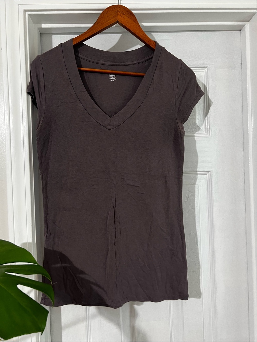 Women’s Short Sleeve V-Neck Tee in Charcoal